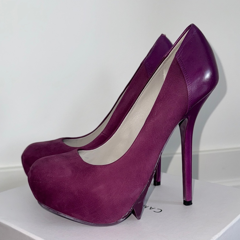 RARE!!!  Camilla Skovgaard One Saw Purple Pump
